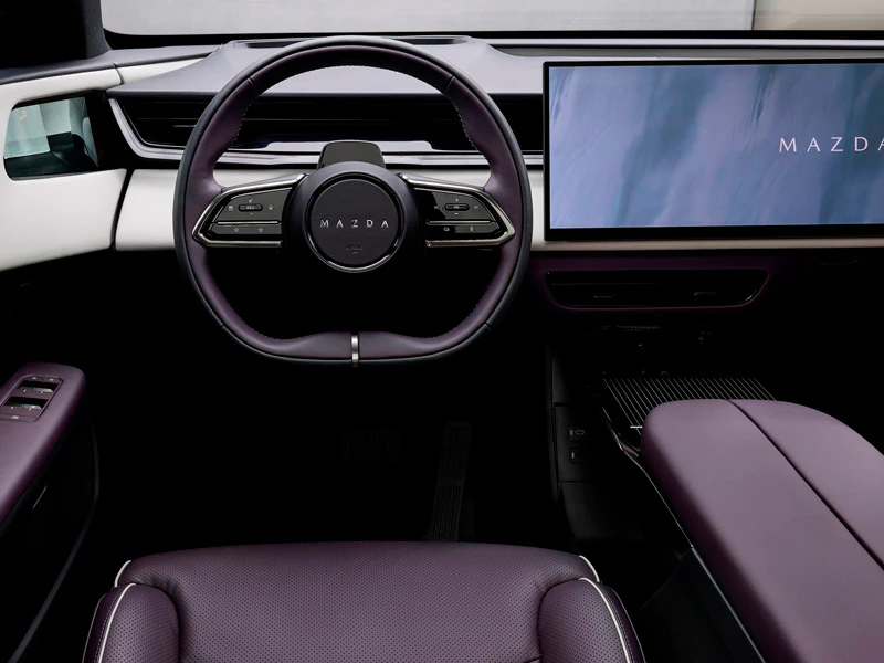 cockpit novo mazda cx-6e